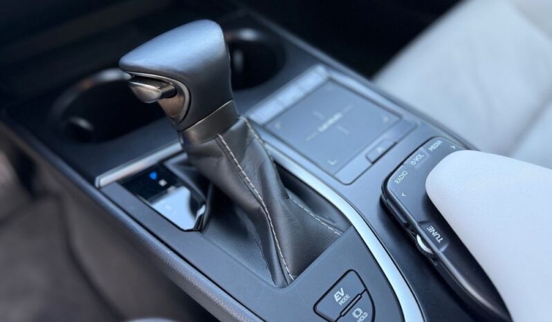 Lexus UX 250h Business Edition full